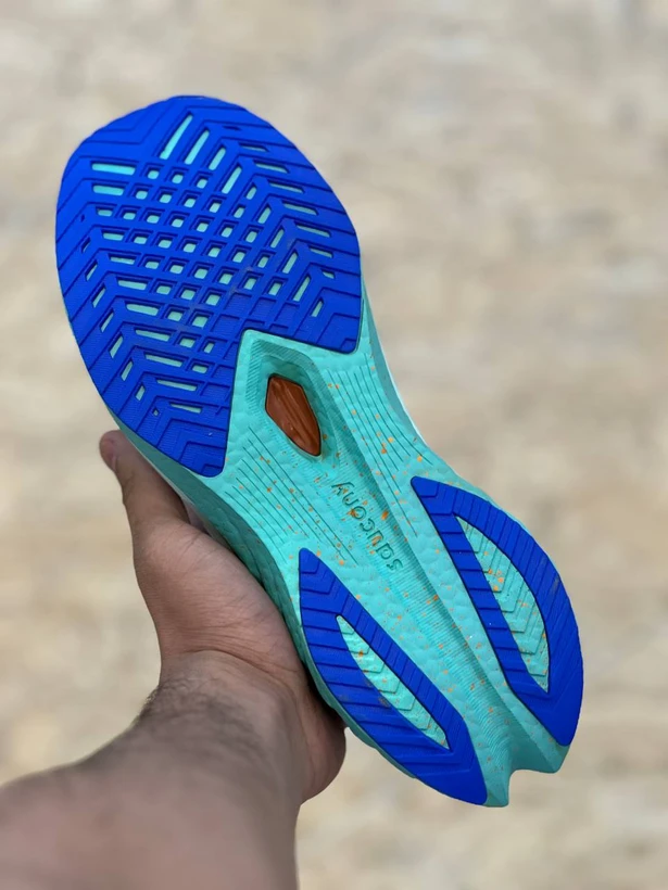 کتونی ساکونی اندورفین اسپید ۴ رانینگ مستر کوالیتی ویتنام سایز ۴۰ تا ۴۵ Saucony Endorphin Speed 4