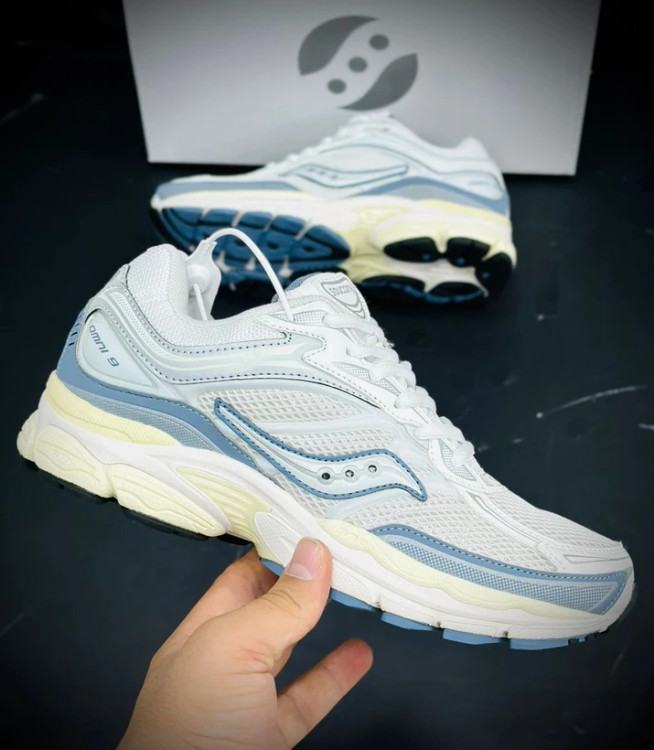 کتونی ساکونی تور درشت مستر کوالیتی ویتنامی سایز ۴۰ تا ۴۵ saucony omni