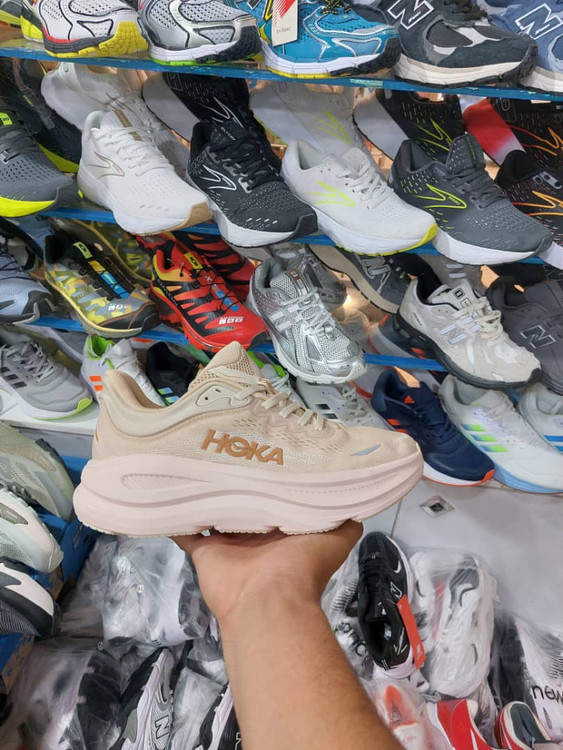 کتونی هوکا باندی ۹ مستر کوالیتی ویتنام سایز ۴۰ تا ۴۵ Hoka bondi 9