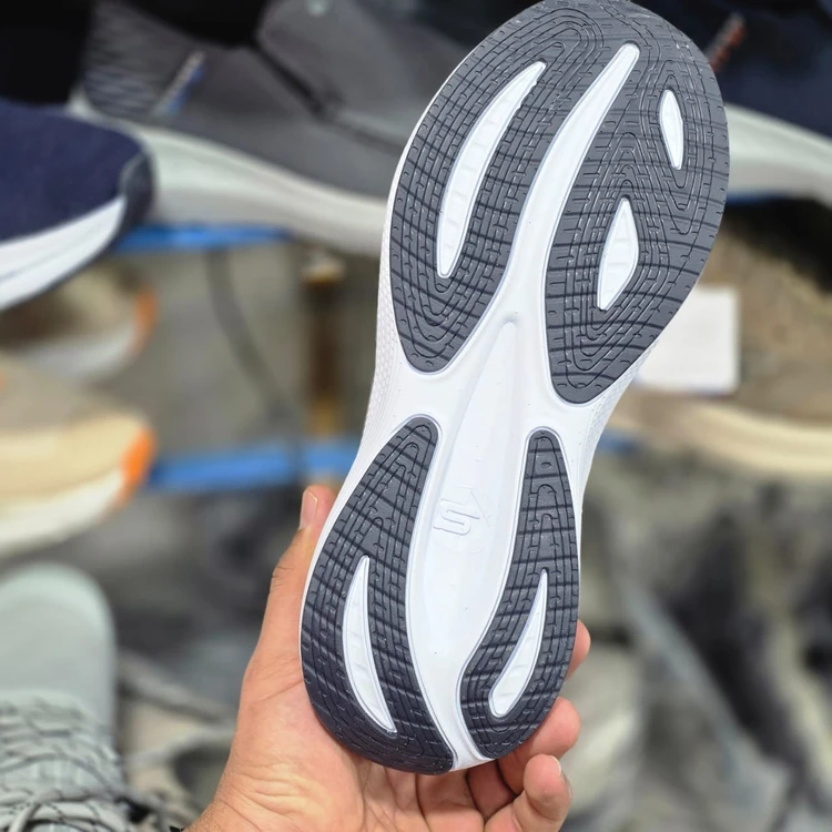 کتونی اسکیچرز بدون بند طبی مستر کوالیتی ویتنام سایز ۴۰ تا ۴۵  Skechers