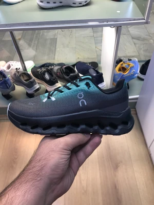 کتونی آن رانینگ کلود تیلت مشکی سبزآبی سایز 37 تا 40  ON RUNNING CLOUD