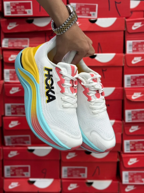 سایز کتونی رانینگ هوکا اسکای وارد ایکس سفید زرد آبی سایز ۴۰ الی ۴۵ Hoka skyward