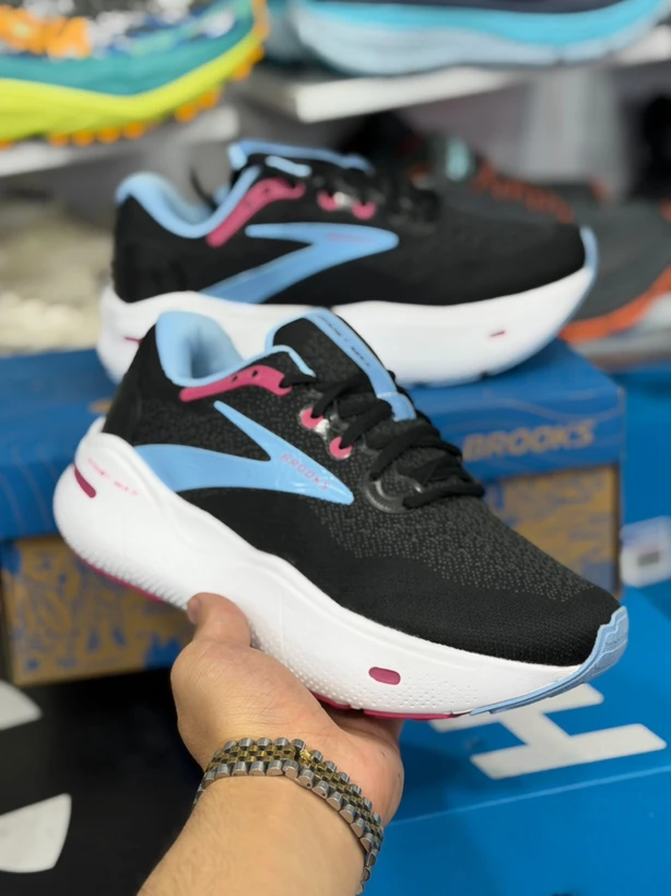 کتونی رانینگ بروکس گاست مکس سایز 36 تا 45 مشکی آبی سفید  BROOKS GHOST MAX