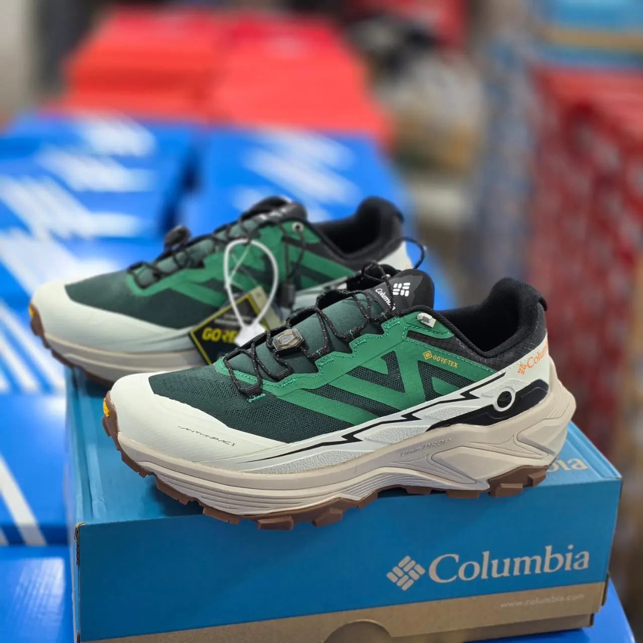 کتونی تراکینگ و تریل گورتکس کلمبیا سایز ۴۰ الی ۴۵ سبز کرم بژ COLUMBIA OUTDRY