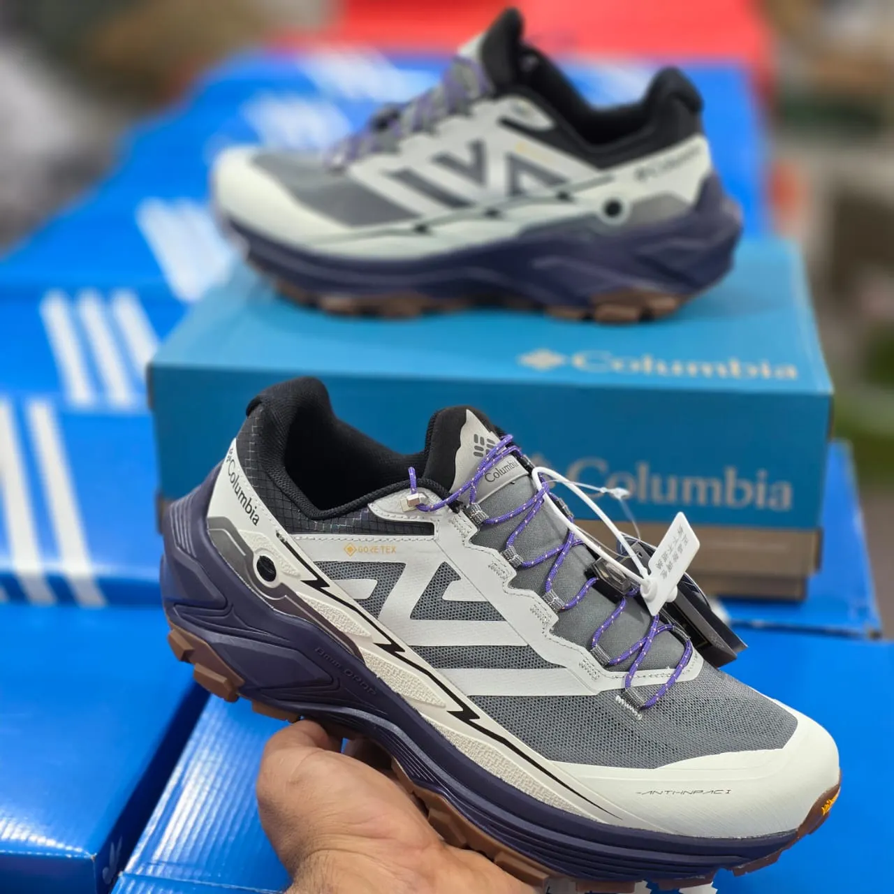 کتونی تراکینگ و تریل گورتکس کلمبیا سایز ۴۰ الی ۴۵ طوسی سرمه ای COLUMBIA OUTDRY